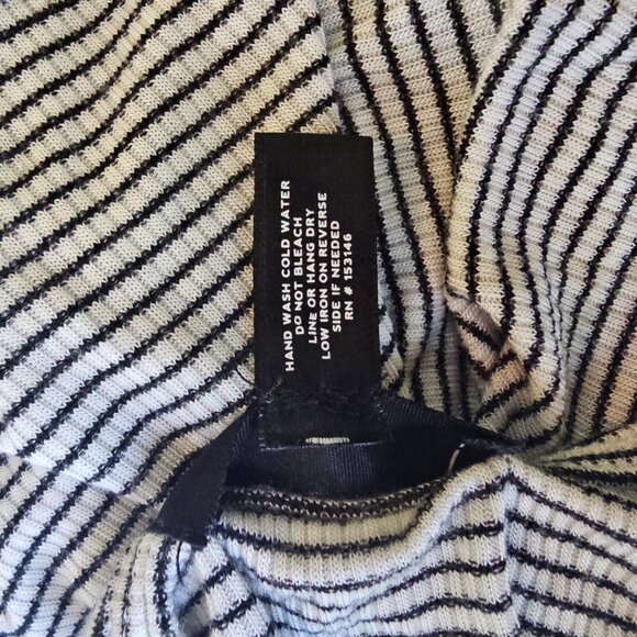Aqua Women's Black White Striped Roughing Front long Sleeved Top size Large - Picture 10 of 13